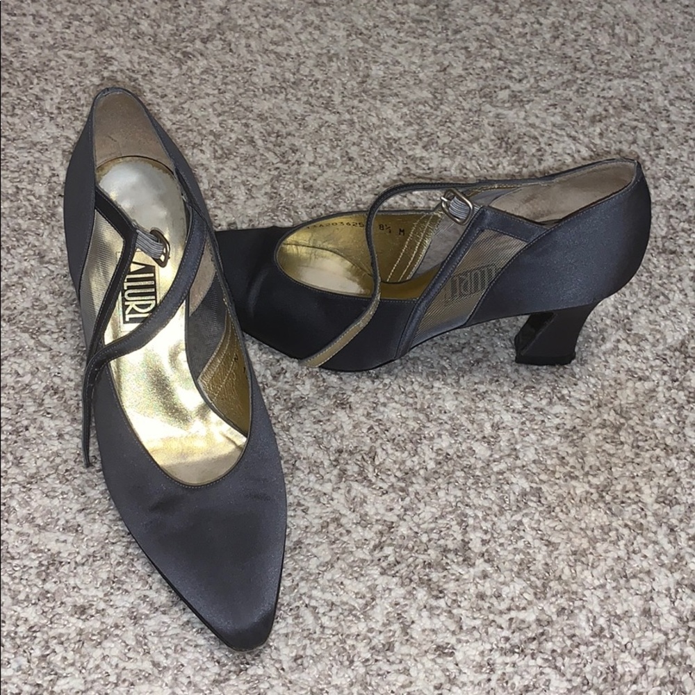 Allure gray heels. Size 8 1/2.